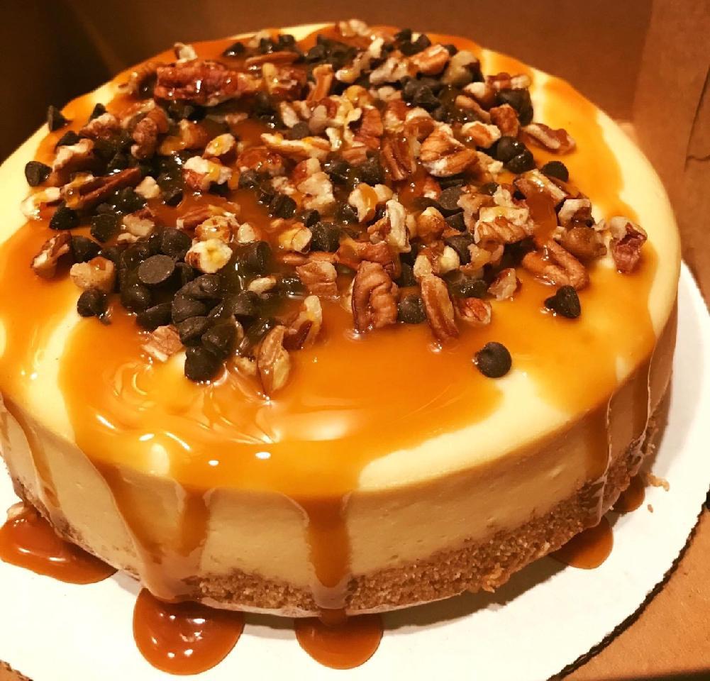 9 inch Cheesecake - Traditional - Turtle image